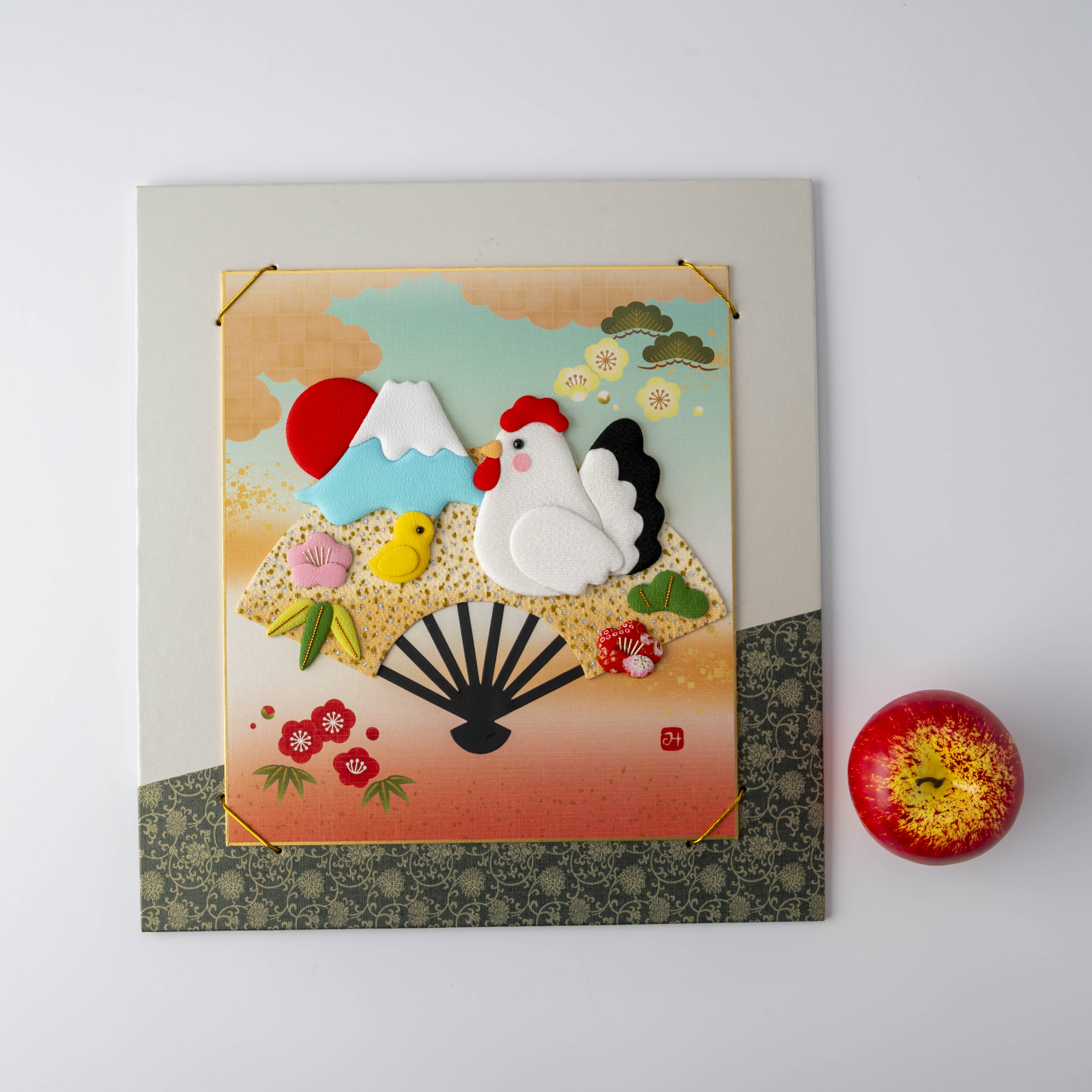 Rooster et poussin avec Mount Fuji - Cadre gris, œuvre de tissu surélevée